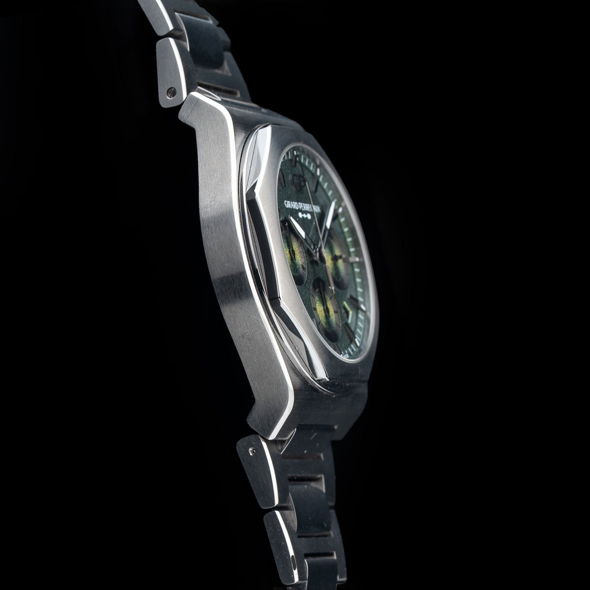 Girard Perregaux 81020-21-3398-1CM Laureato Chronograph Aston Martin Edition