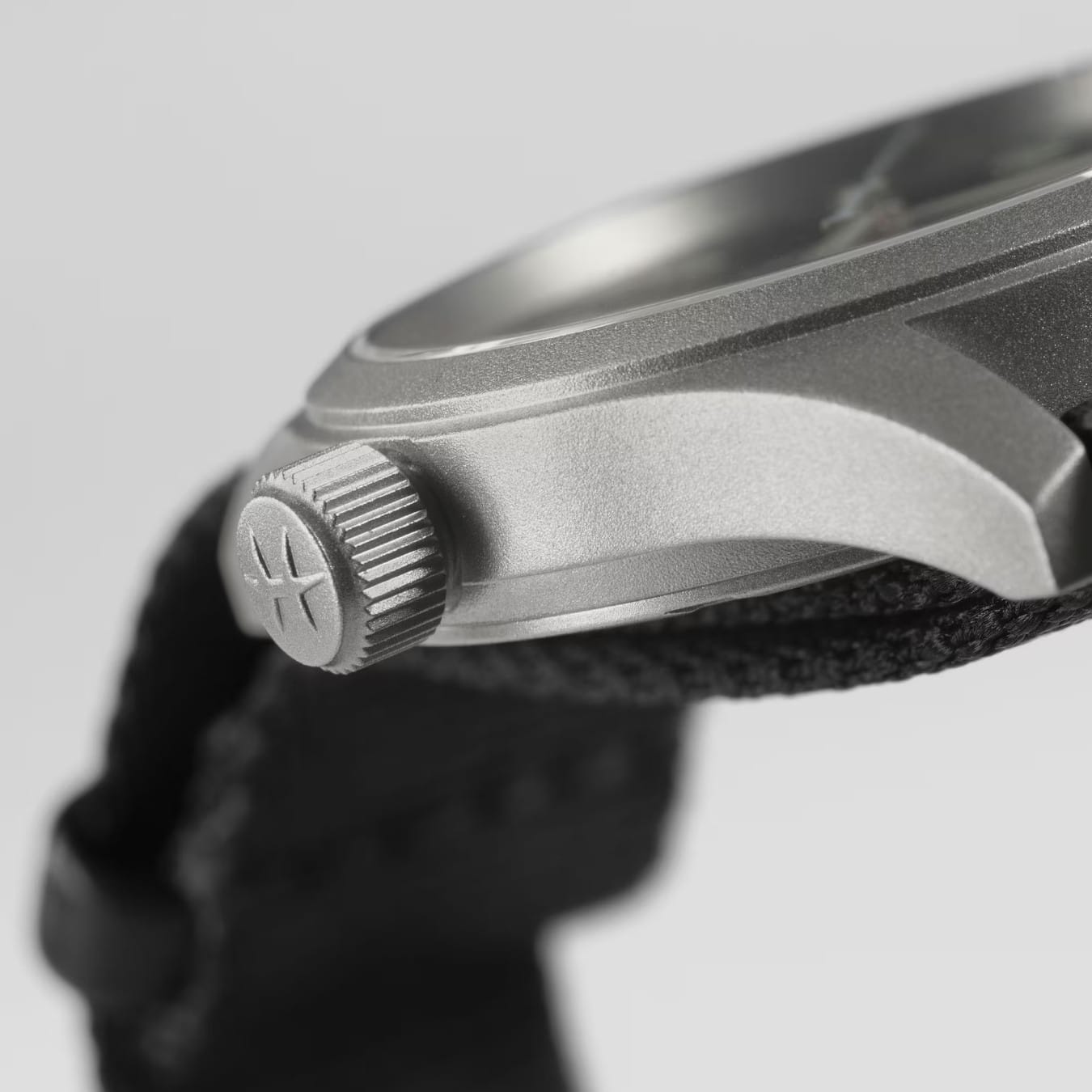 Hamilton H69301430 Khaki Field Quartz 33mm