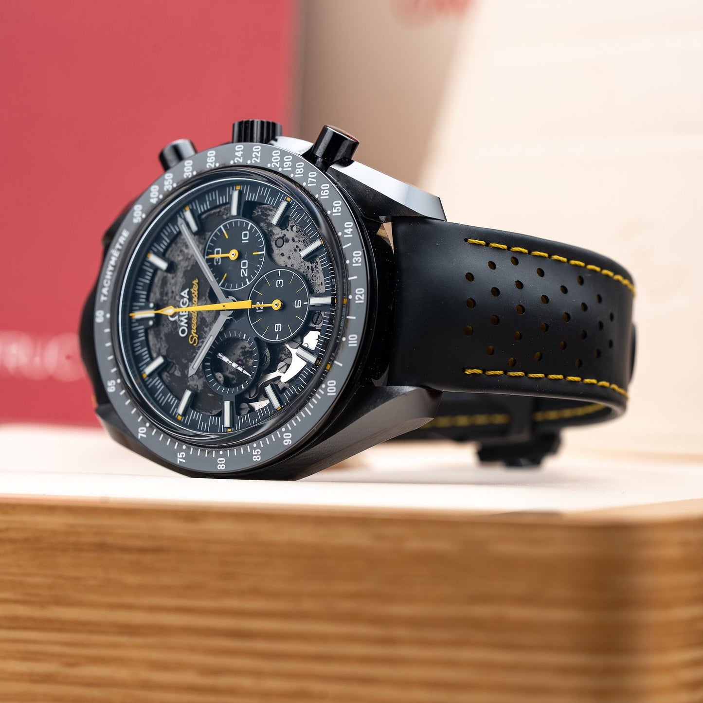 Omega 310.92.44.50.01.001 Speedmaster Dark Side Of The Moon Apollo 8