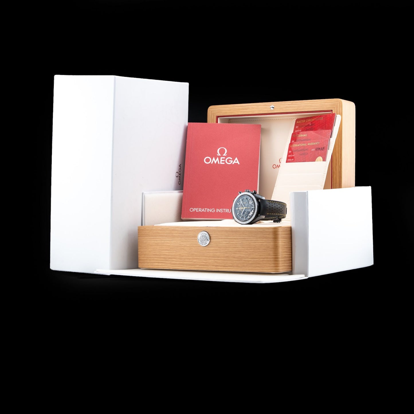 Omega 310.92.44.50.01.001 Speedmaster Dark Side Of The Moon Apollo 8