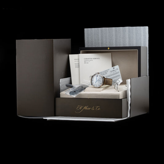 H. Moser & Cie. 2100-0200 Venturer Big Date