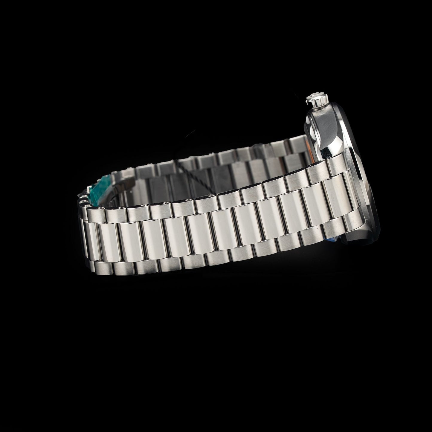 Omega 235.10.38.20.13.001 Railmaster on Bracelet