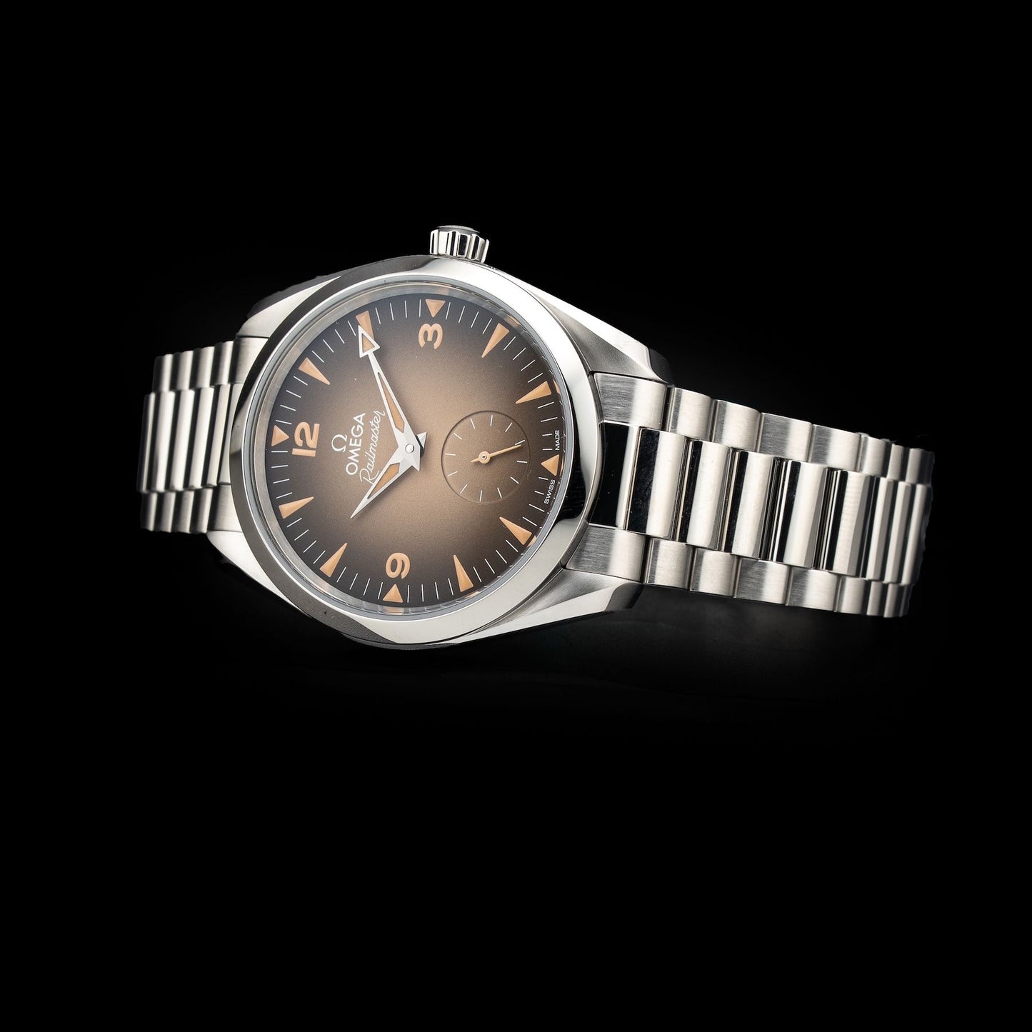 Omega 235.10.38.20.13.001 Railmaster on Bracelet