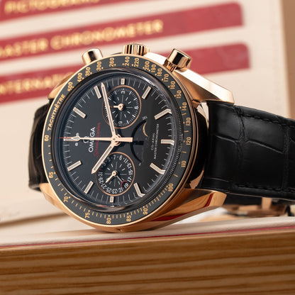 Omega Speedmaster Moonwatch Master Chronometer Moonphase 304.63.44.52.01.001