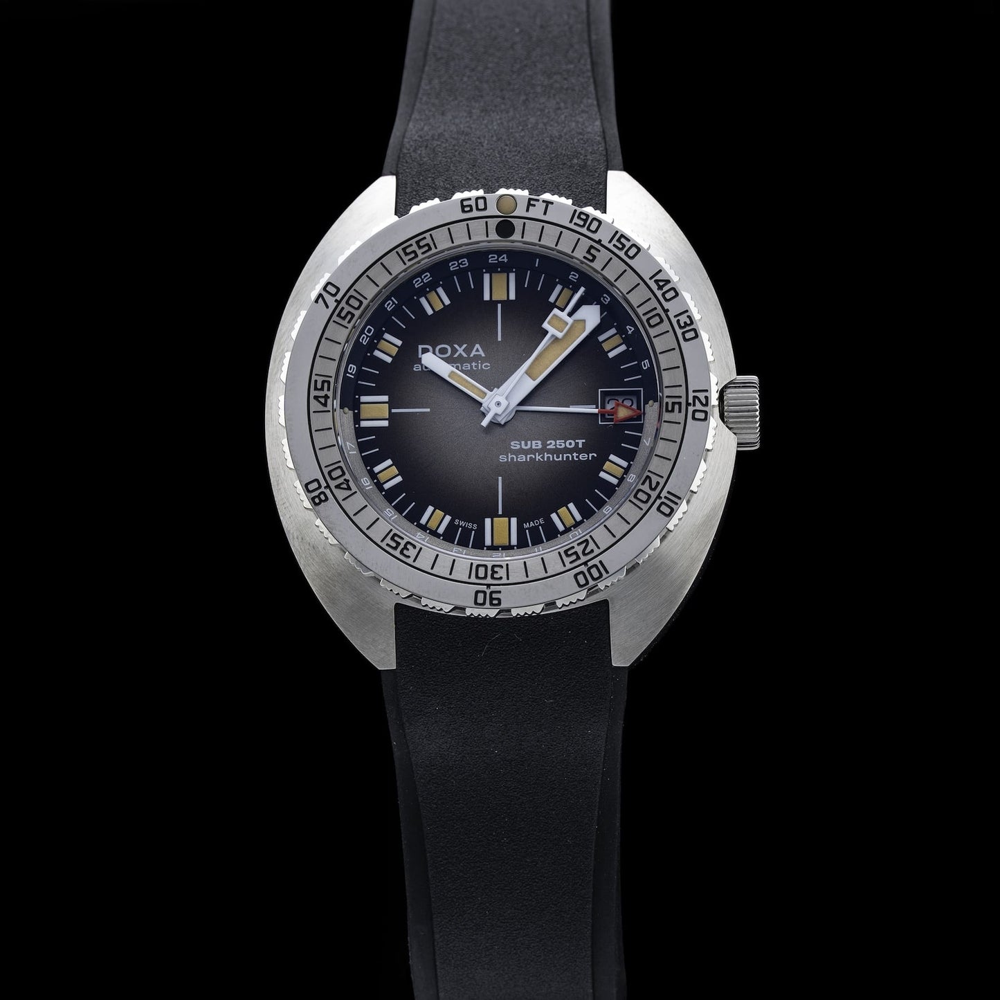 DOXA 855.10.101V.20 SUB 250T GMT Sharkhunter Vintage On Black Rubber Strap