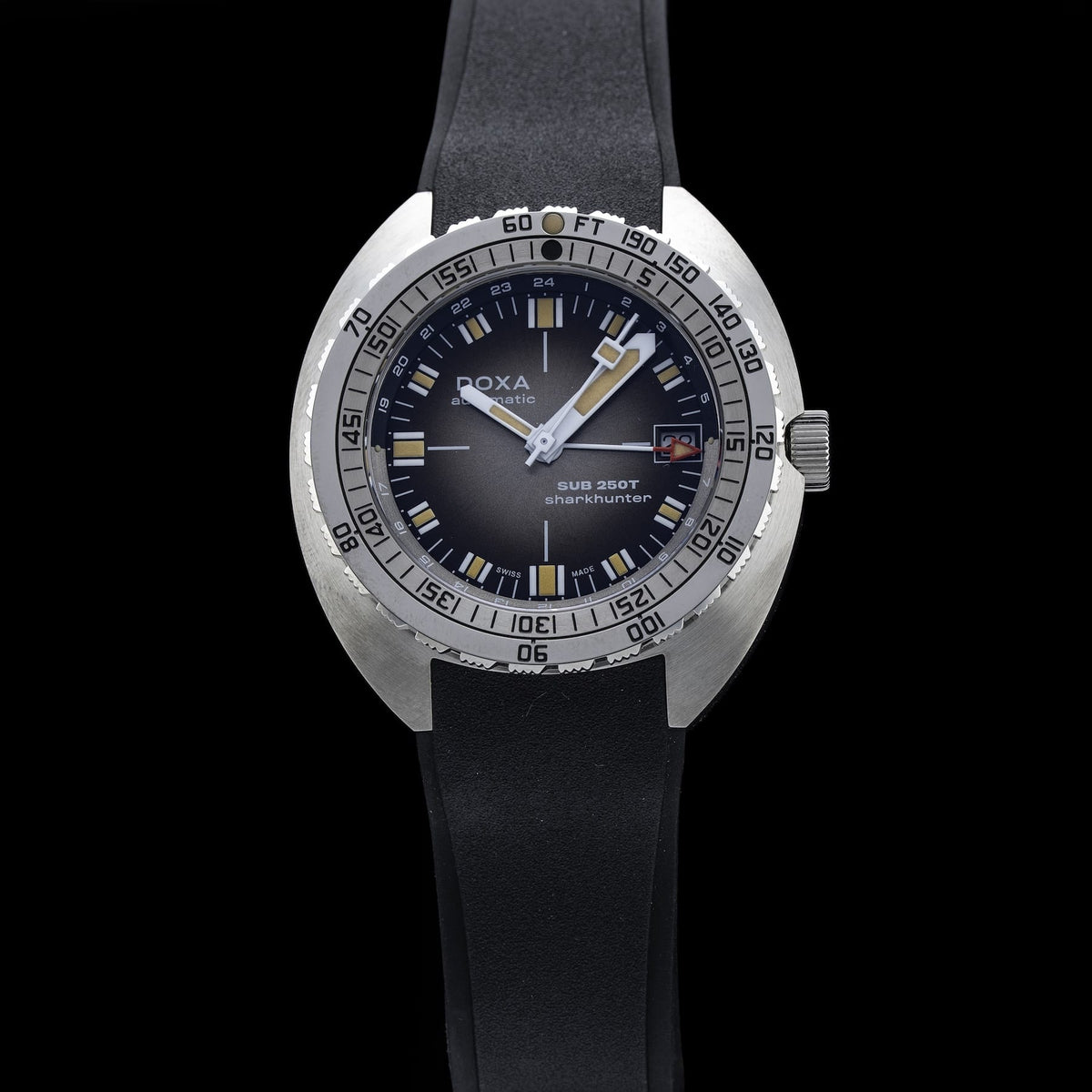 DOXA 855.10.101V.20 SUB 250T GMT Sharkhunter Vintage On Black Rubber Strap