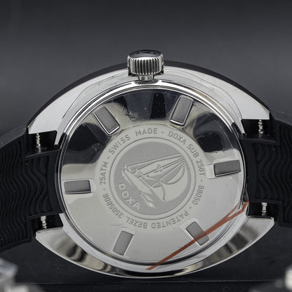 DOXA 855.10.101V.20 SUB 250T GMT Sharkhunter Vintage On Black Rubber Strap