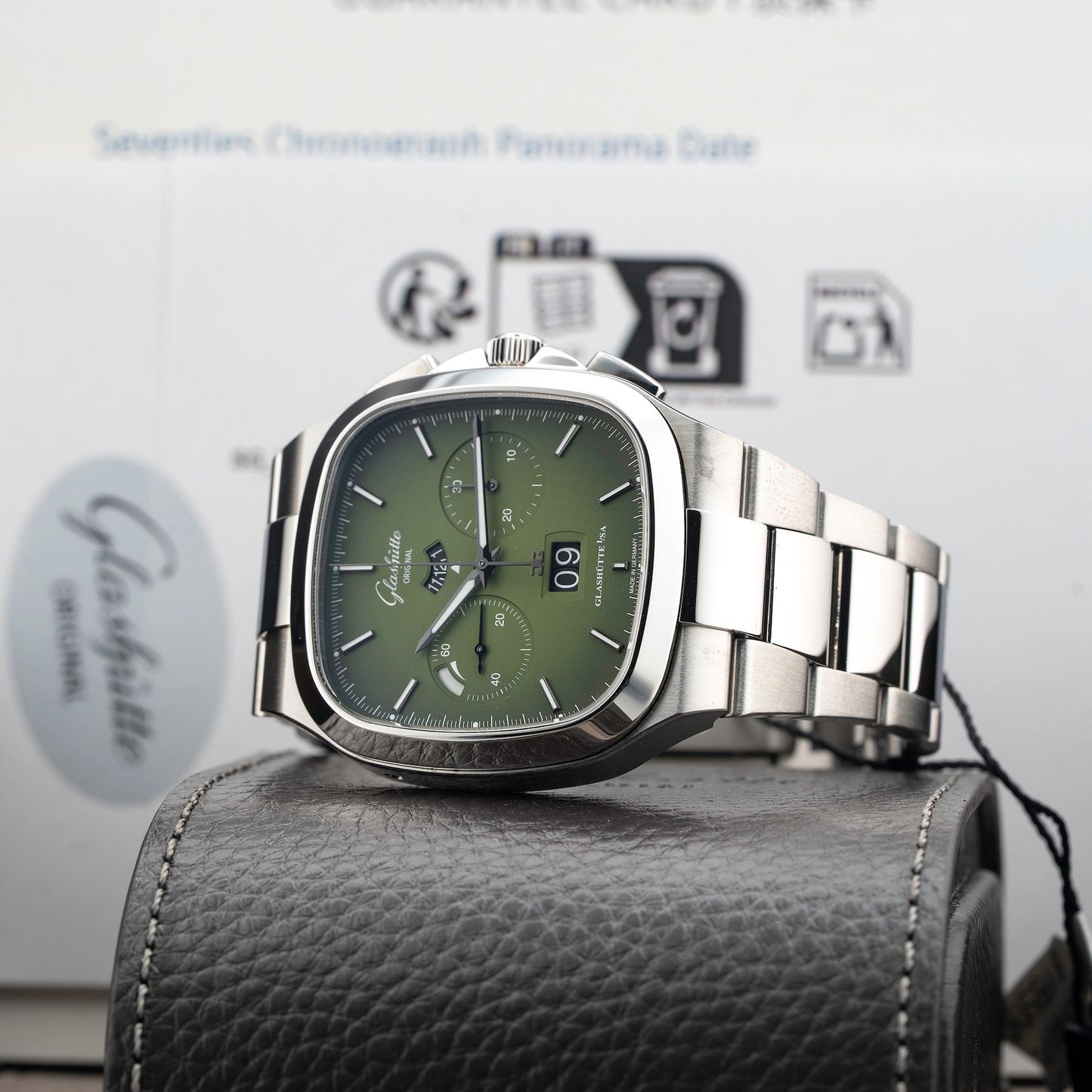 Glashütte Original Seventies Chronograph Panorama Date Fab Green 1-37-02-09-02-70