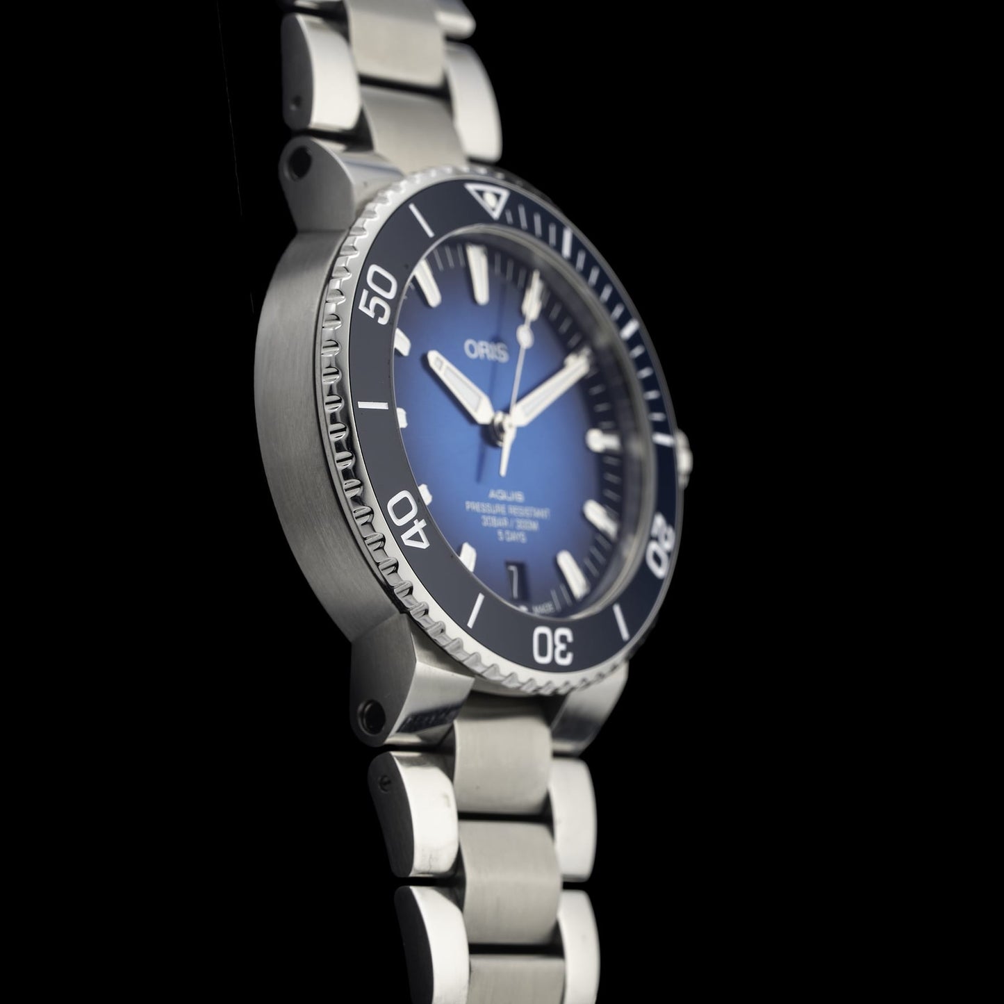 Oris Aquis Date Calibre 400 Bi-Color Blue Dial on Bracelet