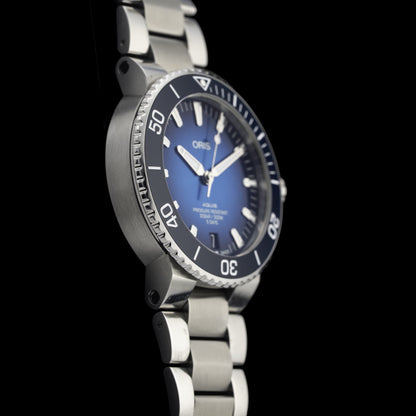 Oris Aquis Date Calibre 400 Bi-Color Blue Dial on Bracelet