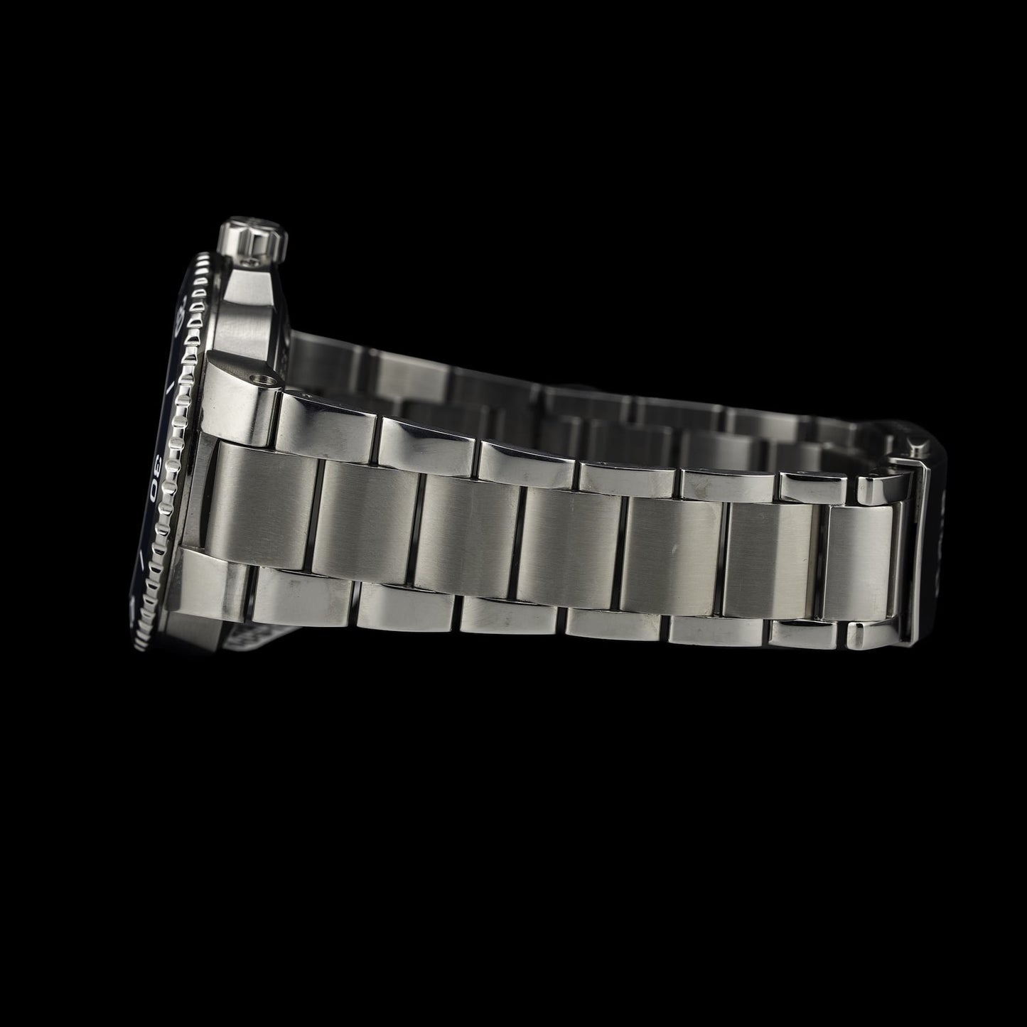 Oris Aquis Date Calibre 400 Bi-Color Blue Dial on Bracelet