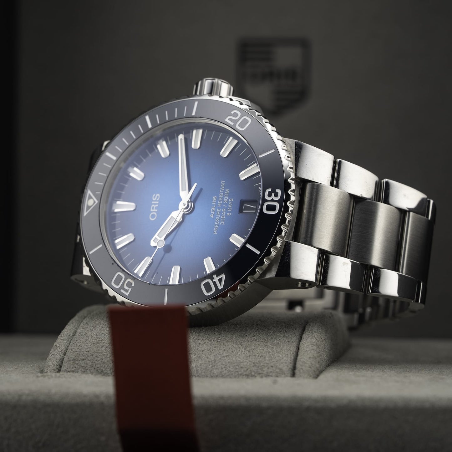 Oris Aquis Date Calibre 400 Bi-Color Blue Dial on Bracelet