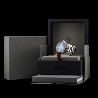 Oris Aquis Date Calibre 400 Bi-Color Blue Dial on Bracelet