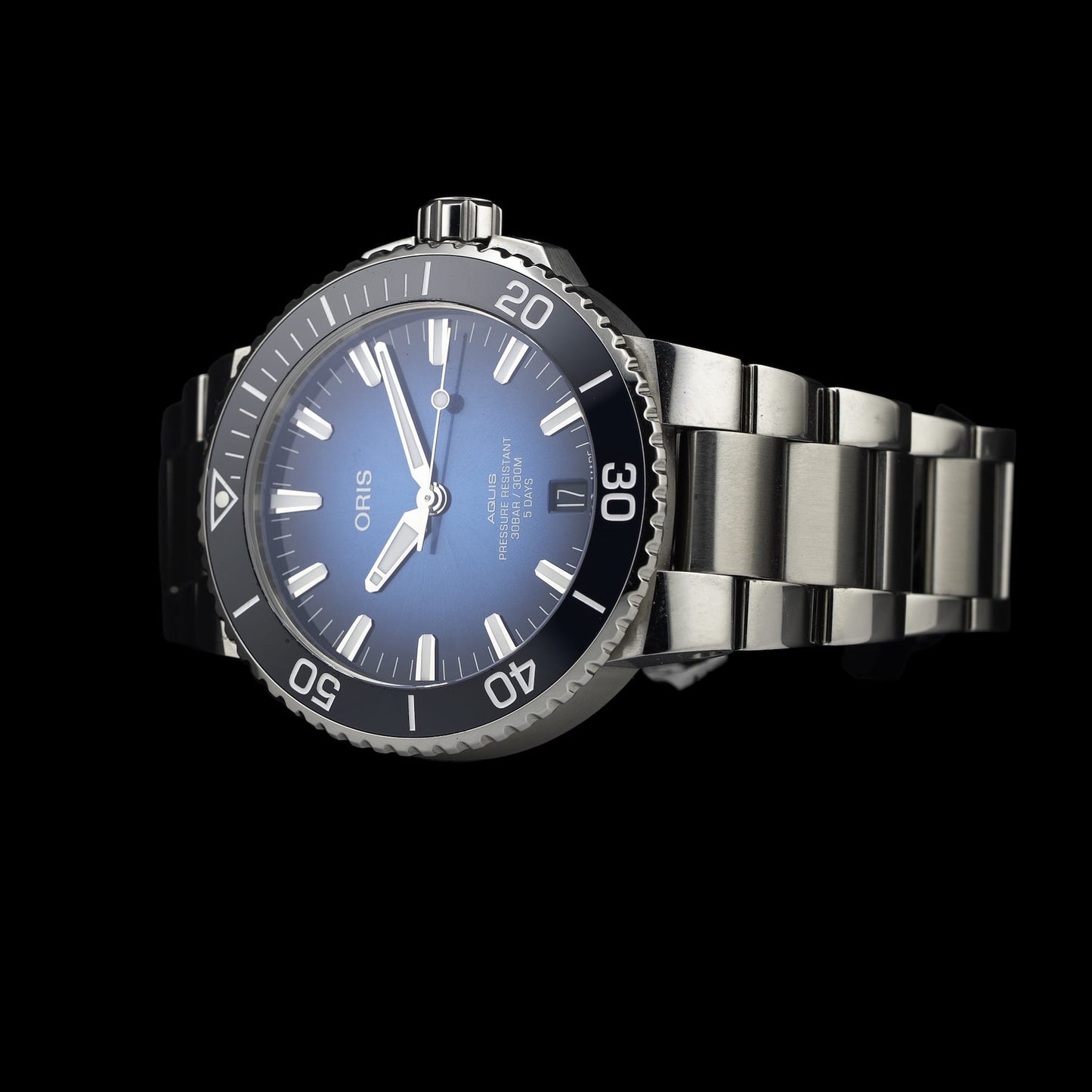 Oris Aquis Date Calibre 400 Bi-Color Blue Dial on Bracelet