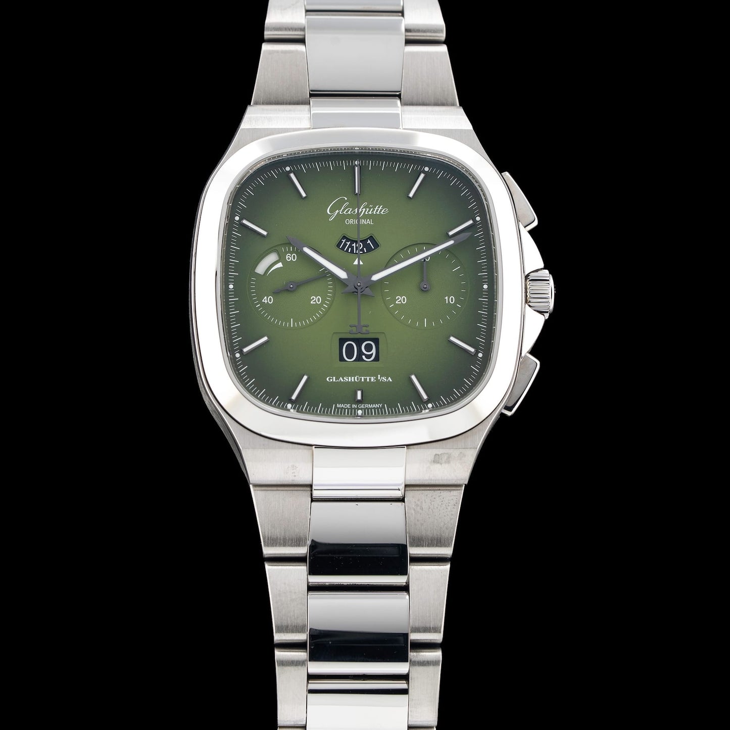Glash\u00fctte Original Seventies Chronograph Panorama Date Fab Green 1-37-02-09-02-70