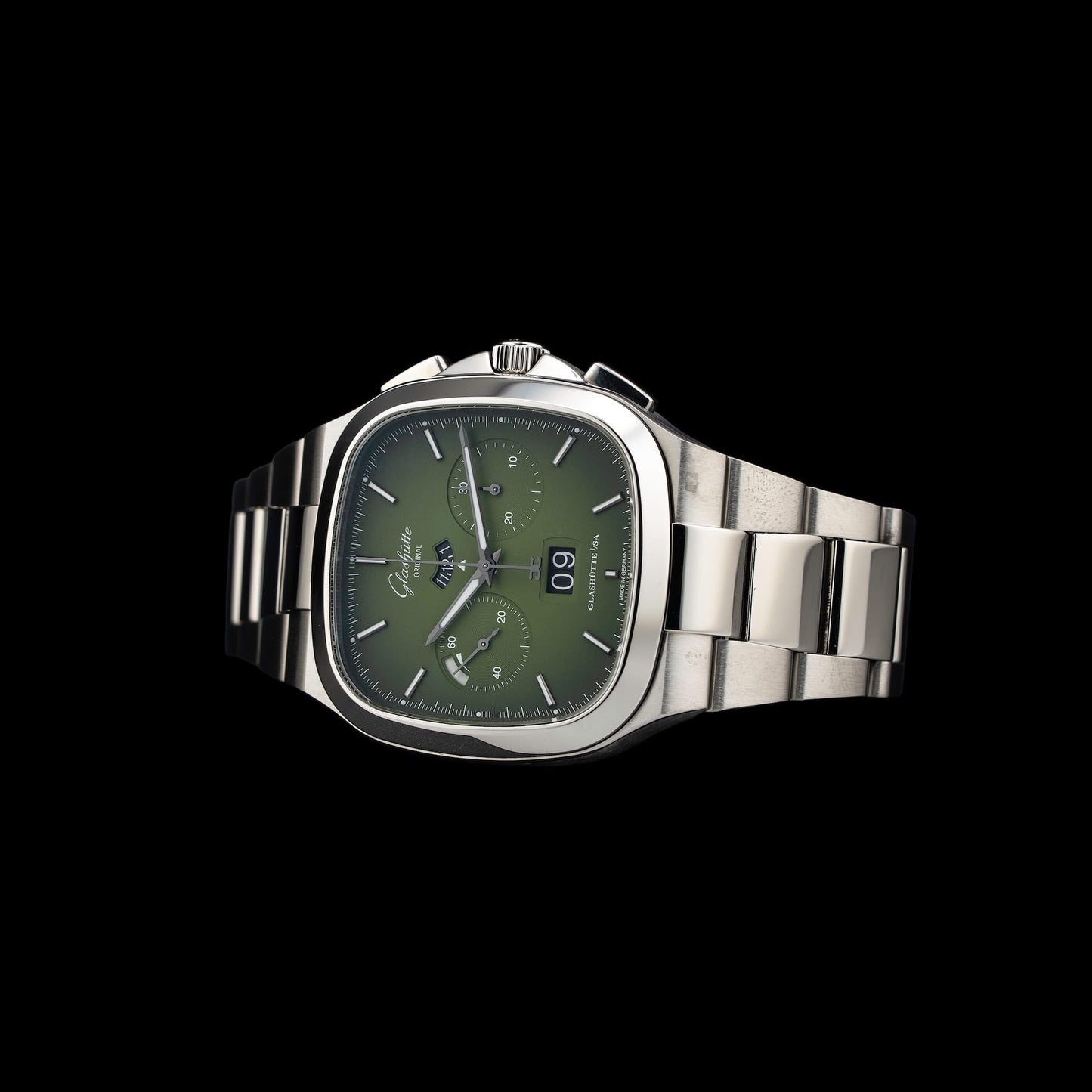 Glash\u00fctte Original Seventies Chronograph Panorama Date Fab Green 1-37-02-09-02-70