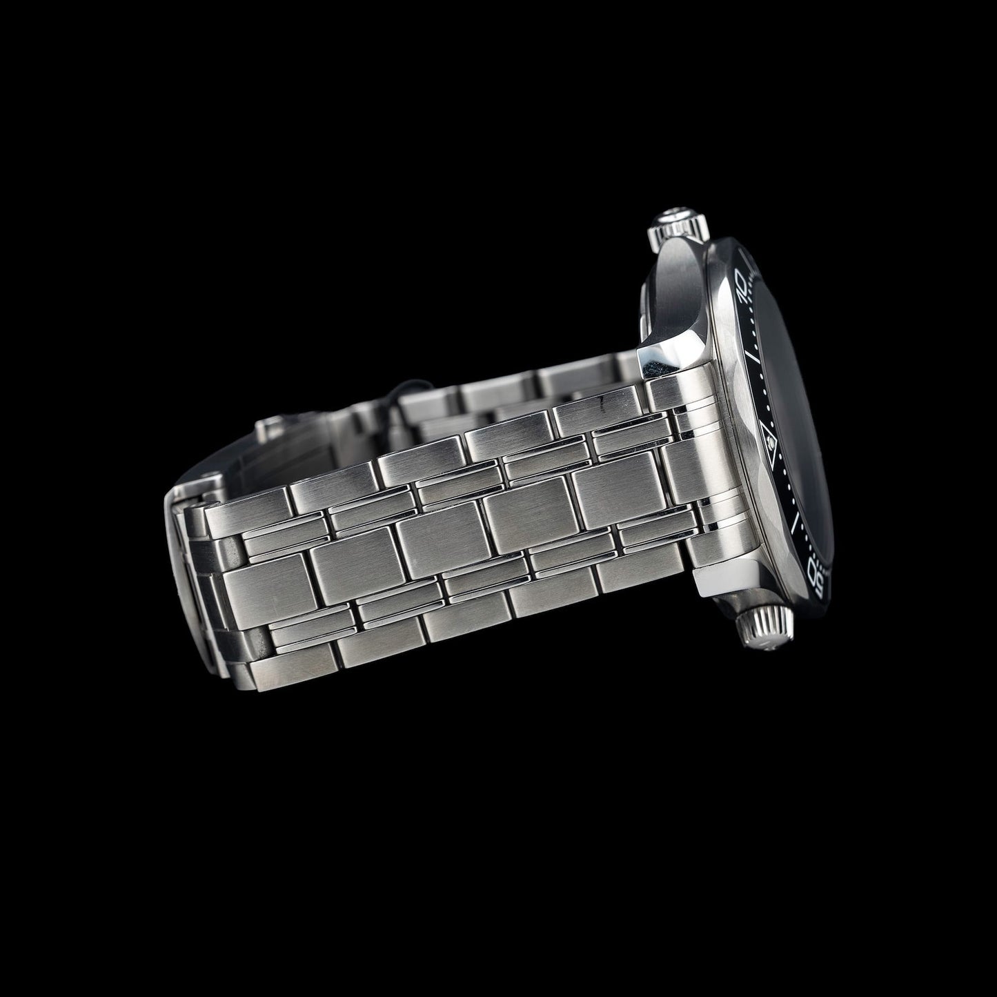 Omega James Bond Seamaster Diver 300M 210.22.42.20.01.004