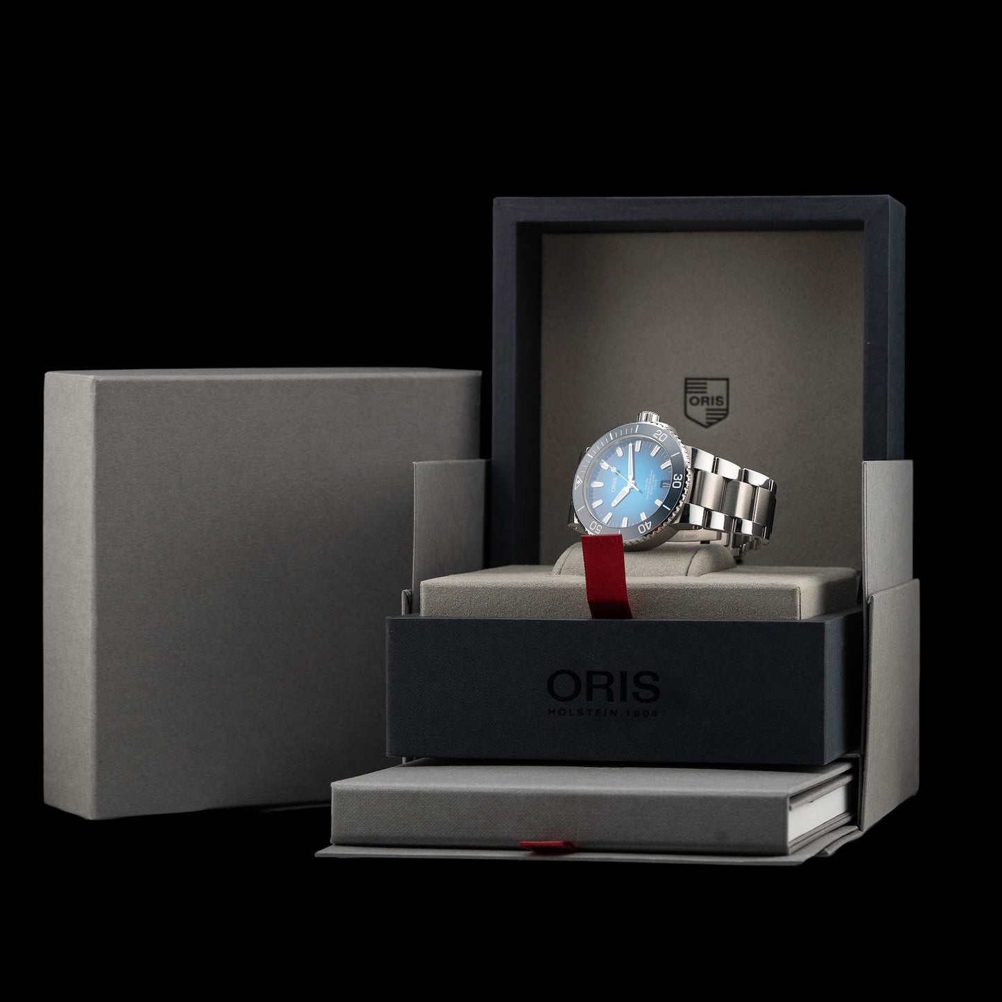 Oris Aquis Date Calibre 400 Bi-Color Blue Dial on Bracelet