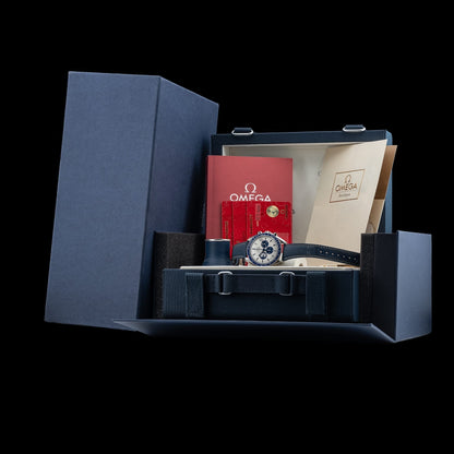 Omega Speedmaster Silver Snoopy Award 310.32.42.50.02.001