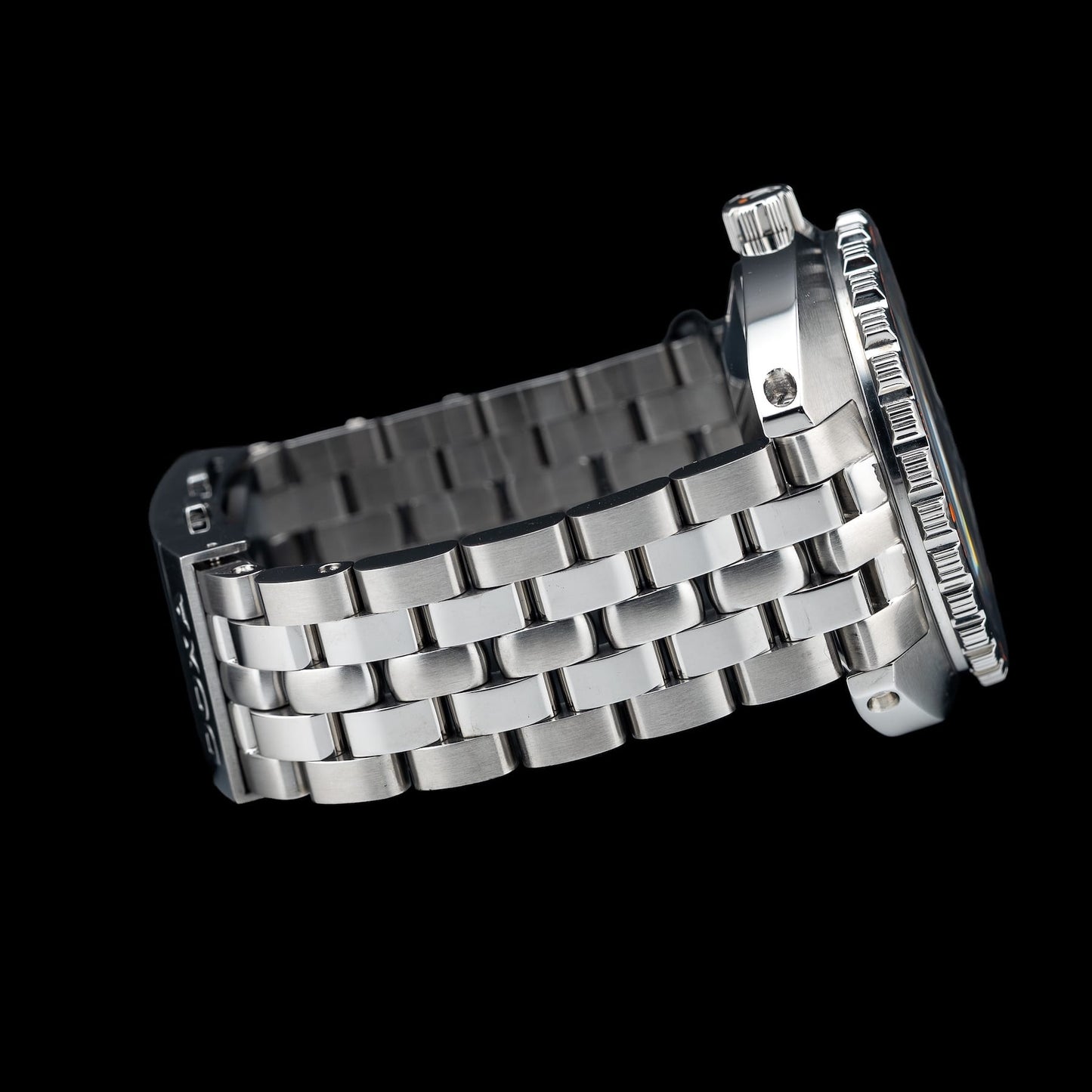 Doxa 883.10.101.10 1500T Sharkhunter on Bracelet