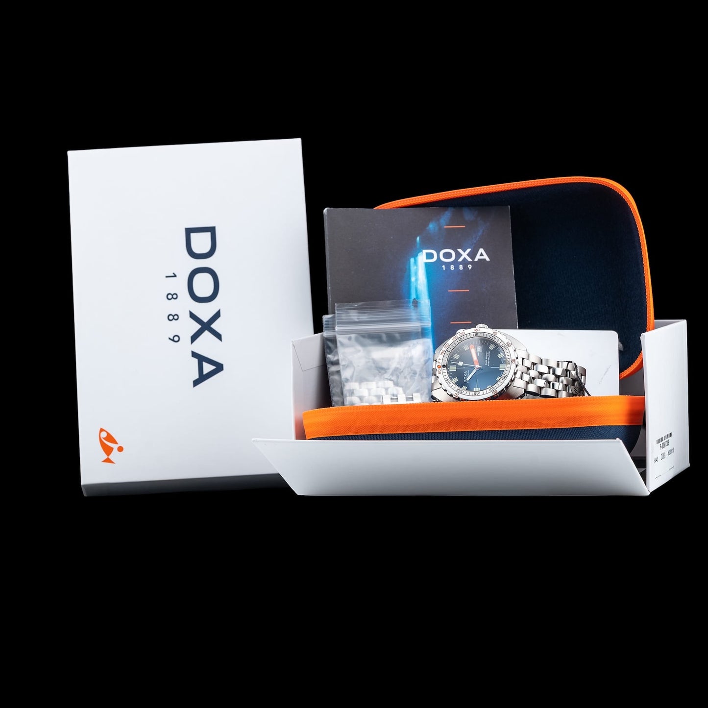 Doxa 883.10.101.10 1500T Sharkhunter on Bracelet
