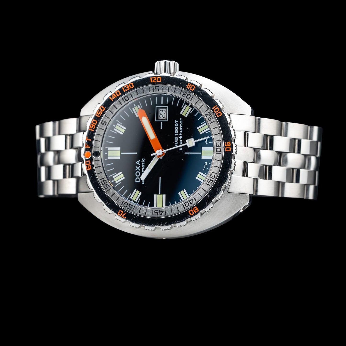 Doxa 883.10.101.10 1500T Sharkhunter on Bracelet