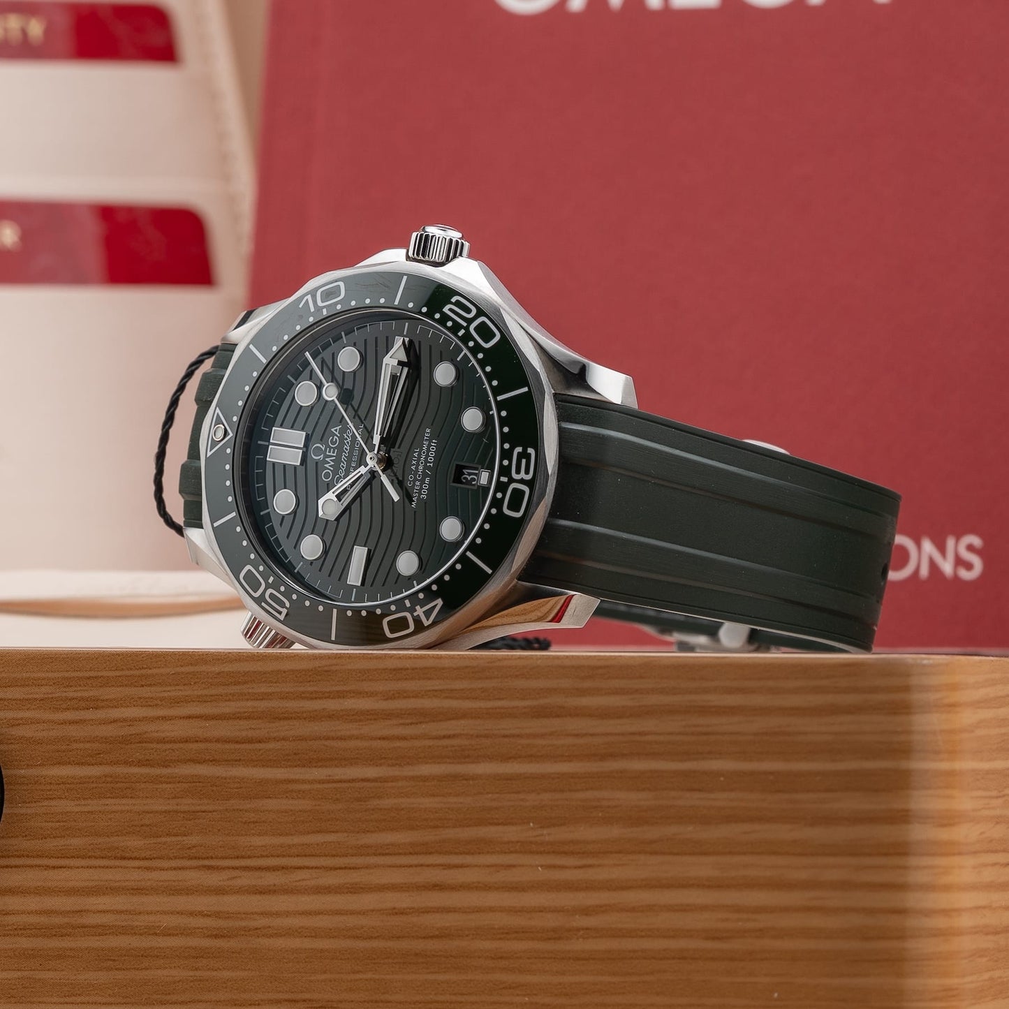 Omega 210.32.42.20.10.001 Seamaster Diver 300M Green Dial on Strap