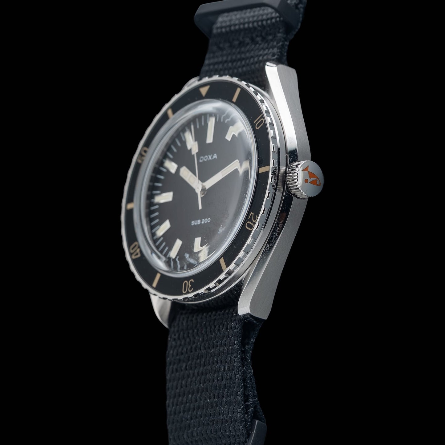 DOXA SUB 200 Sharkhunter 799.10.101.10