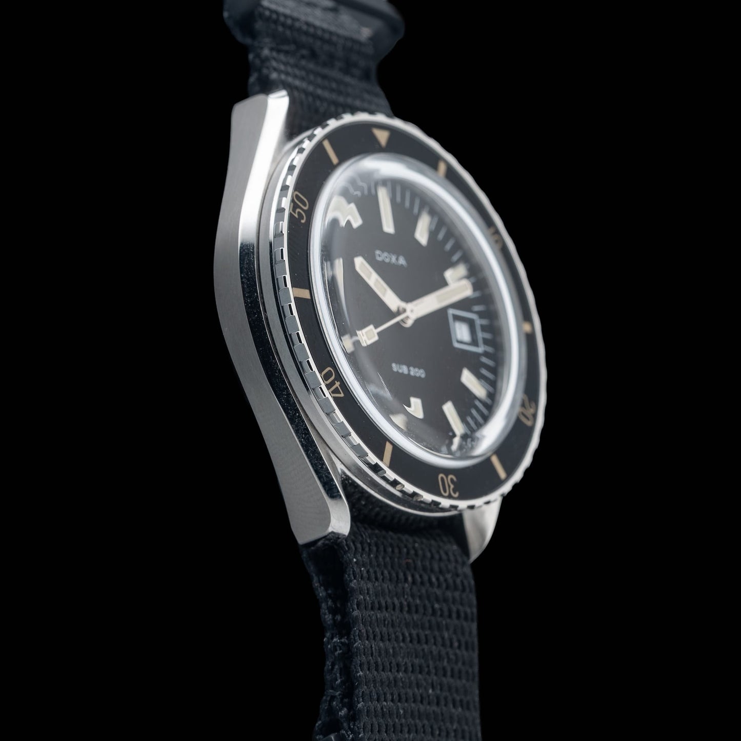 DOXA SUB 200 Sharkhunter 799.10.101.10