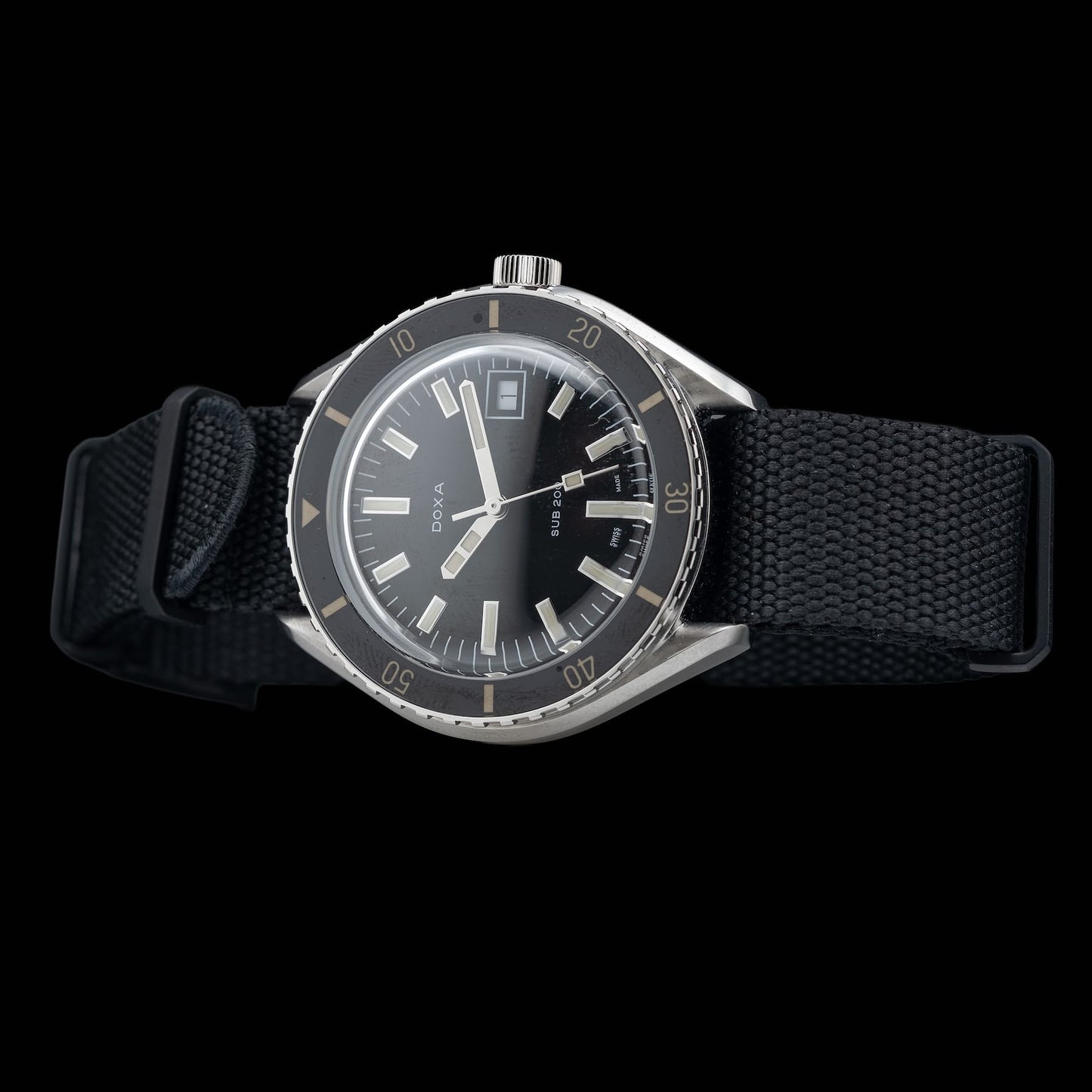 DOXA SUB 200 Sharkhunter 799.10.101.10