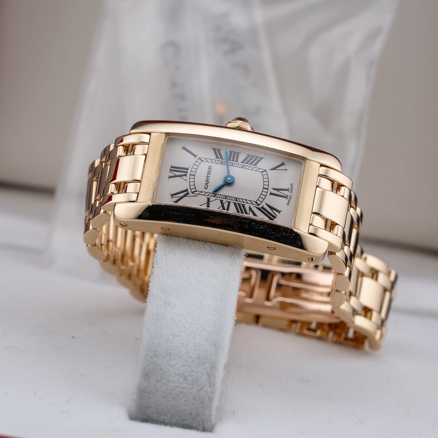 Cartier Tank Am\u00e9ricaine W26015K2