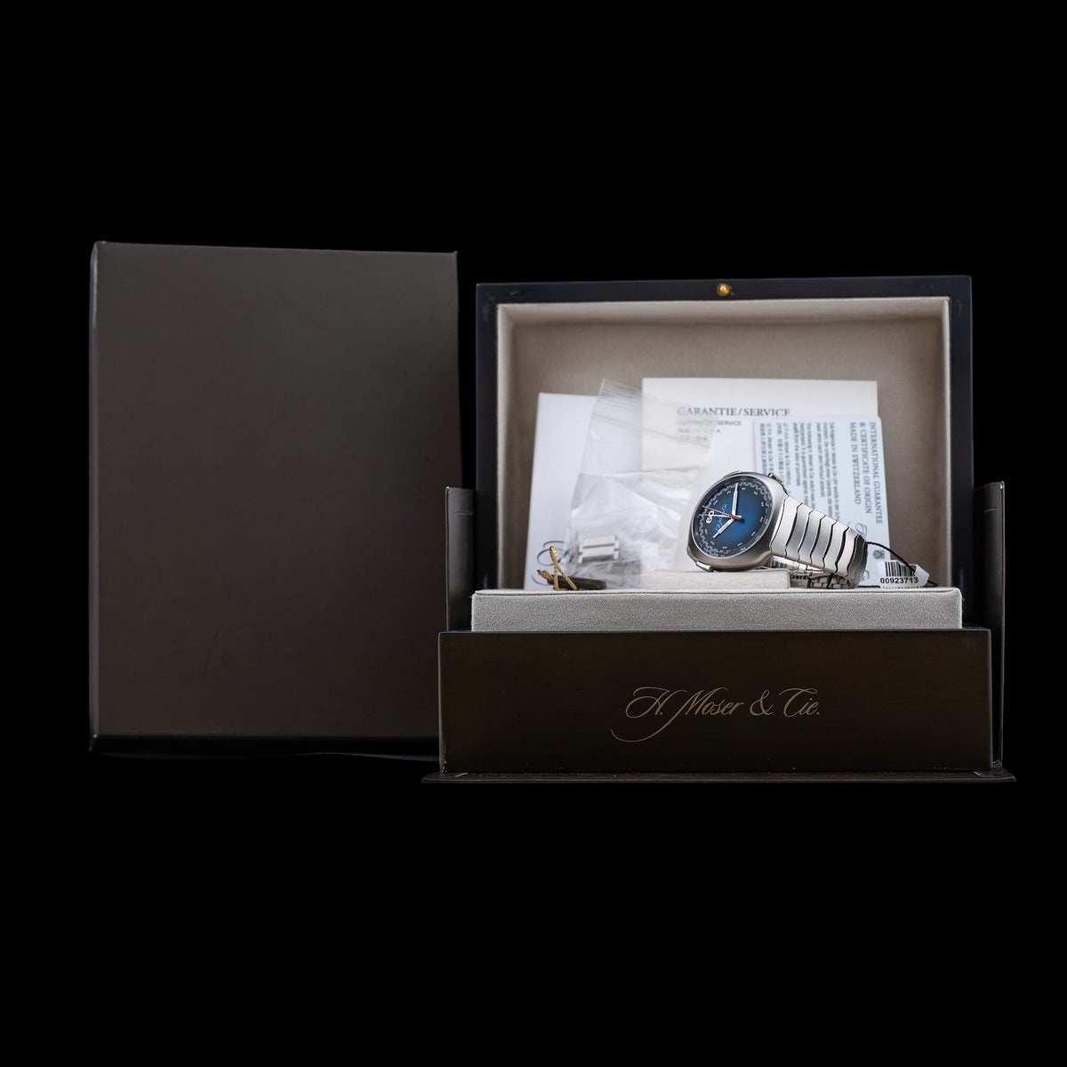 H. Moser & Cie. 6902-1201 Streamliner Flyback Chronograph Blue