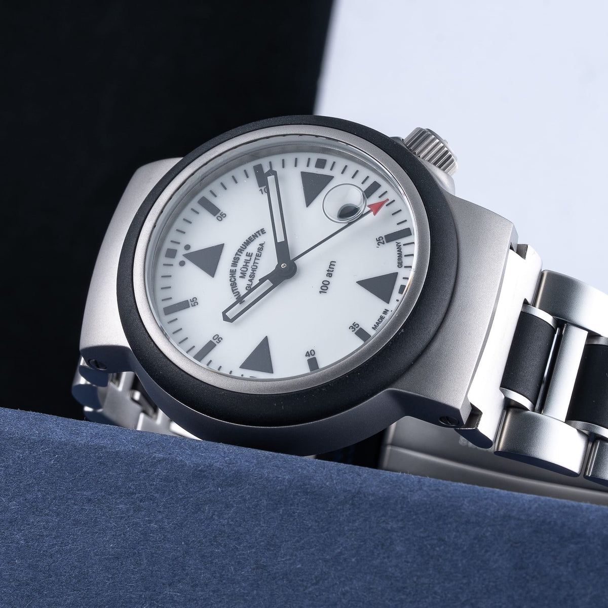 Mühle Glashütte S.A.R Rescue-Timer Lumen on Bracelet M1-41-08-MB