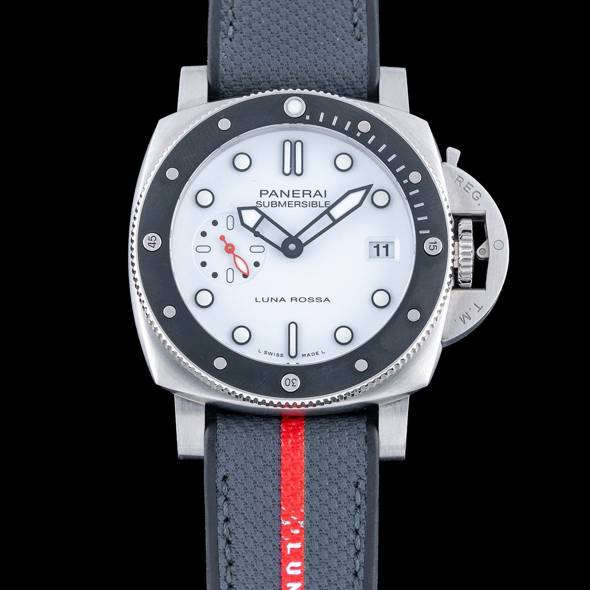 Panerai Submersible Luna Rossa PAM01579