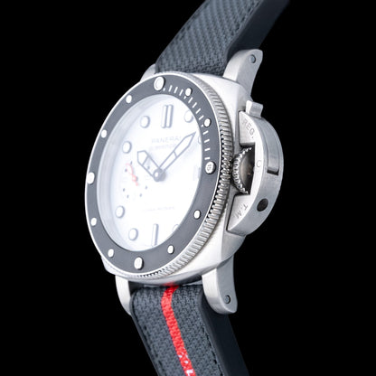 Panerai Submersible Luna Rossa PAM01579